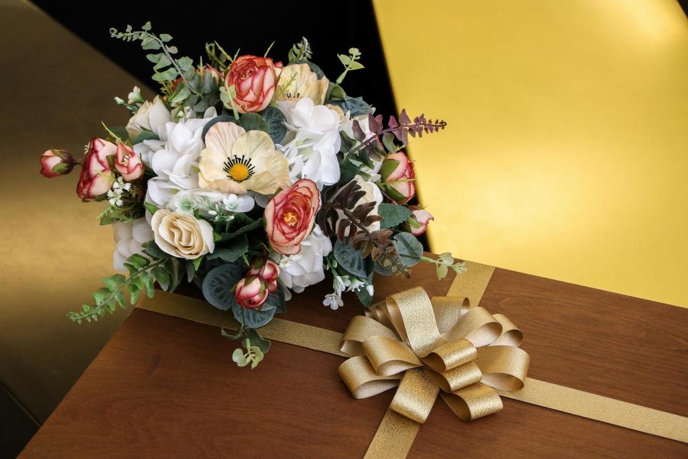 Floral Gifts & Etiquette: Tips for Thoughtful Presentations